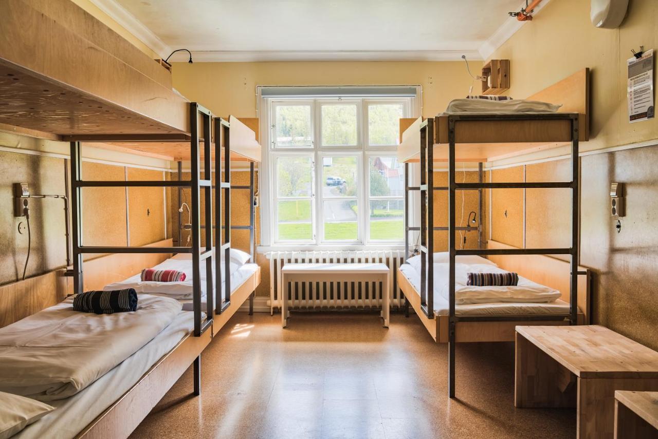 Hafaldan Hi Hostel, Old Hospital Building เซย์ริสเฟียรือร์ ภายนอก รูปภาพ