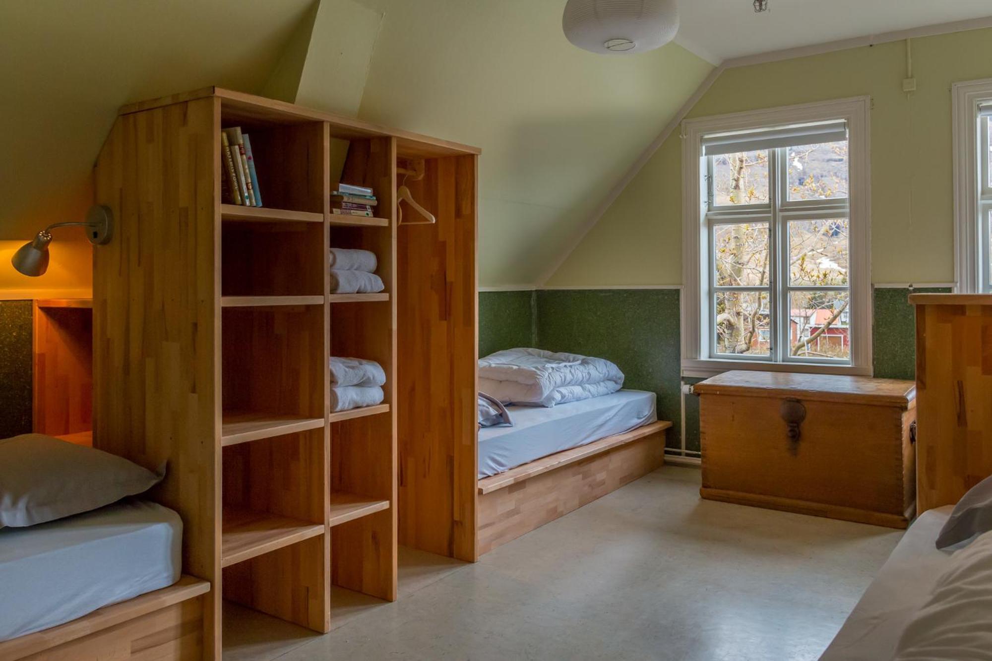 Hafaldan Hi Hostel, Old Hospital Building เซย์ริสเฟียรือร์ ห้อง รูปภาพ