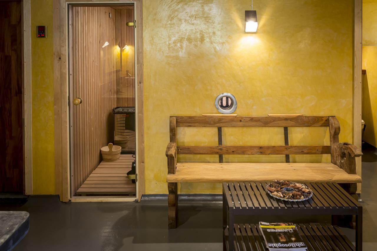 Hafaldan Hi Hostel, Old Hospital Building เซย์ริสเฟียรือร์ ภายนอก รูปภาพ